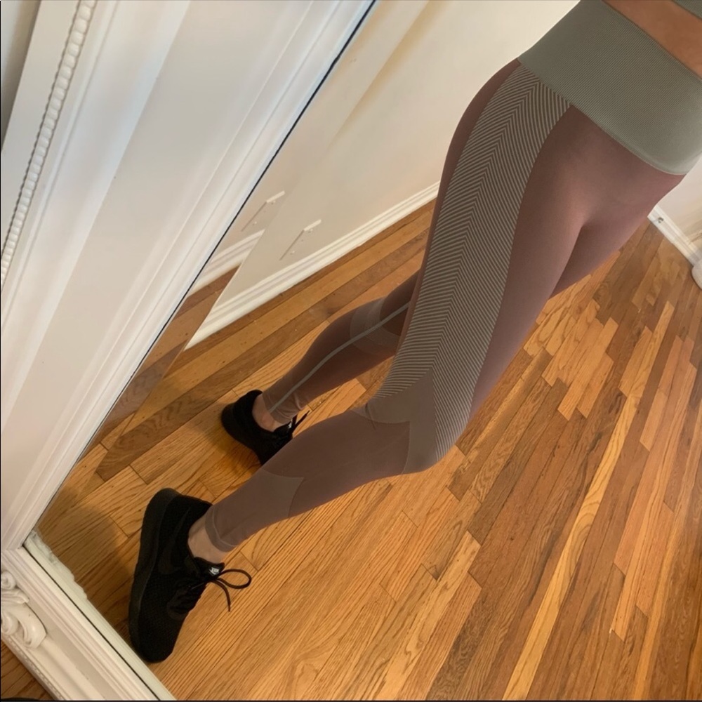 🔄🆕 Reposh Sammeye Workout Leggings